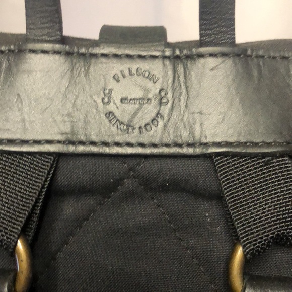 FILSON black tin cloth backpack. Leather straps with quilted interior. - Picture 5 of 16